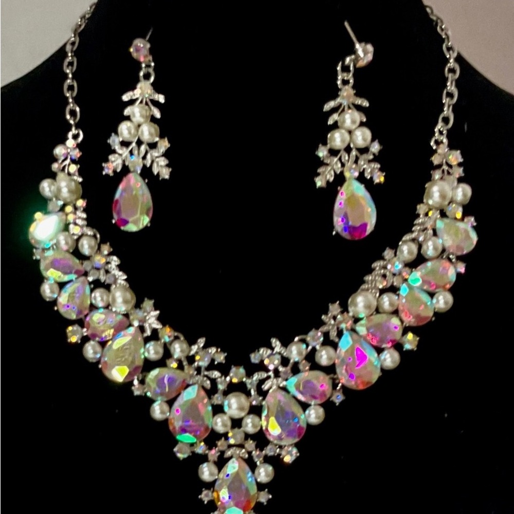 Aurora Crystal Teardrop Necklace & Earring Set - Iridescent Pearls